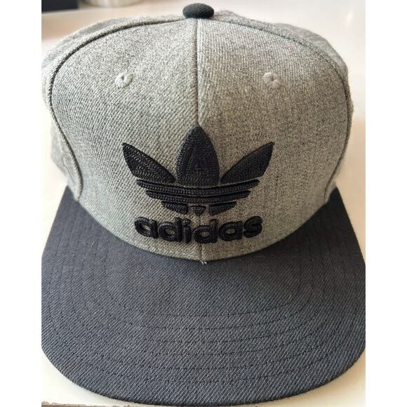 Adidas Grey Black Snap Back Hat - Picture 1 of 3